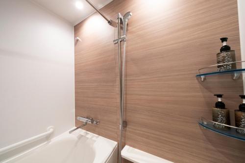 Habitación Doble Deluxe - 2 camas del hotel KOKO Tsukiji Ginza. Foto 10
