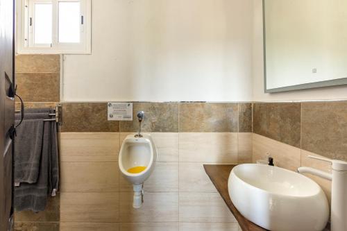 Deluxe Double or Twin Room with Balcony del hotel Valtisya House Pool and Airport. Foto 6