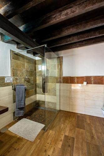 Habitación Doble adaptada para personas con discapacidad - 1 o 2 camas del hotel Valtisya House Pool and Airport. Foto 15