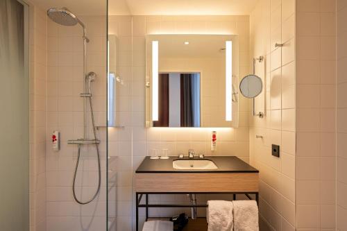 Habitación Doble Deluxe del hotel IntercityHotel Geneva. Foto 4