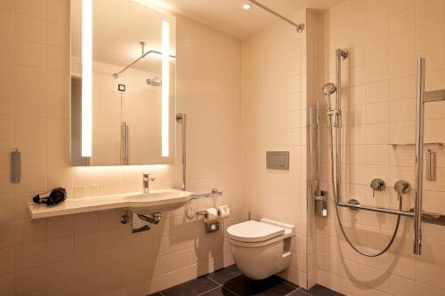 Habitación Doble adaptada para personas con movilidad reducida del hotel IntercityHotel Geneva. Foto 4