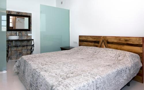 Habitación Doble Deluxe con vistas laterales al mar del hotel Finca Isolina Hotel Boutique. Foto 9