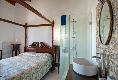 Habitación con cama extragrande. del hotel Finca Isolina Hotel Boutique