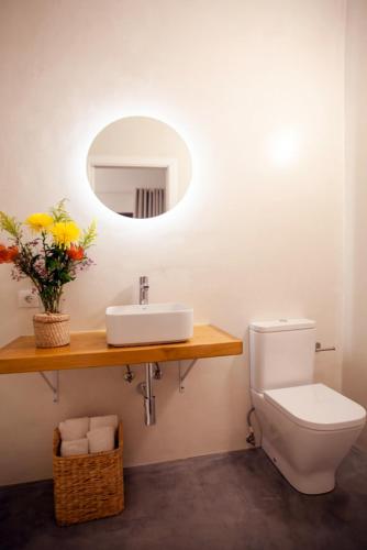 Habitación Doble con terraza del hotel Los Lirios Hotel Rural. Foto 3