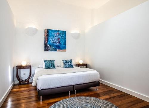 Habitación Superior con cama extragrande del hotel Los Lirios Hotel Rural