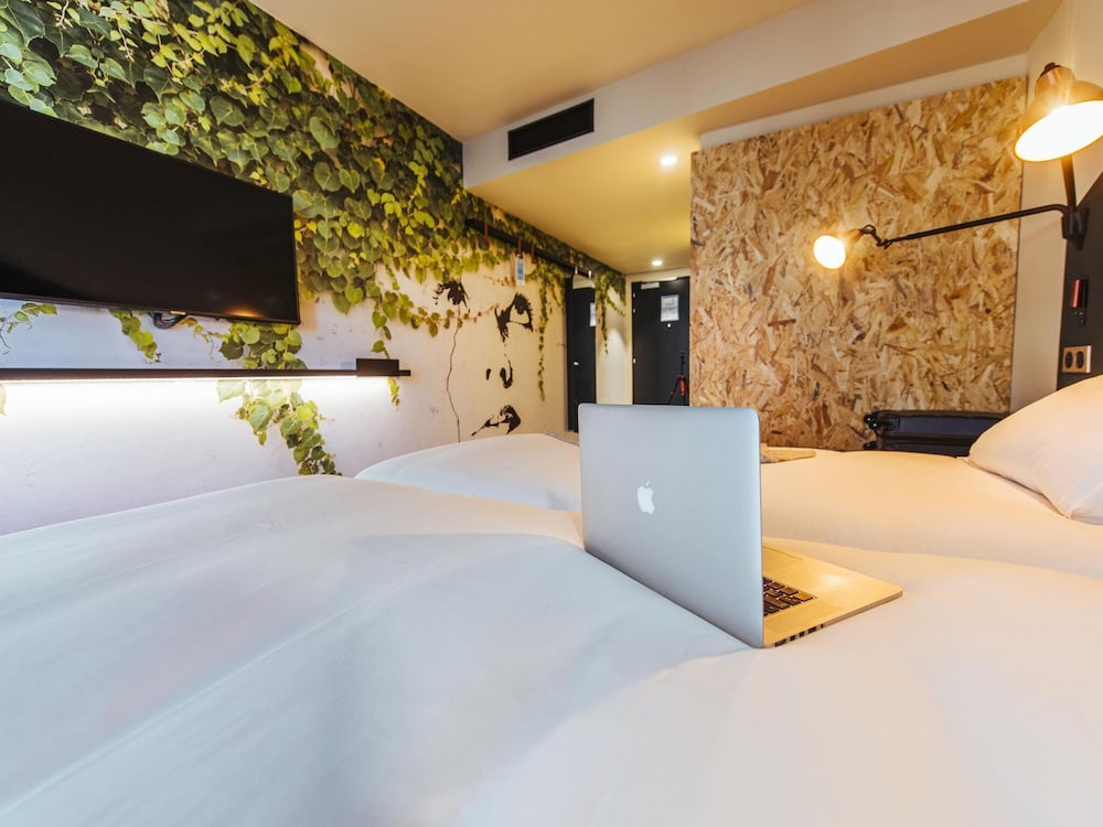 Habitación estándar con 2 camas individuales del hotel ibis Styles Rouen Centre Rive Gauche. Foto 3