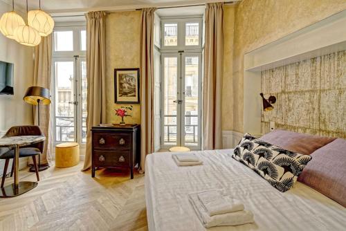 Apartamento Estudio con vistas a la ciudad - 44 del hotel Du Louvre - St-Honoré. Foto 3