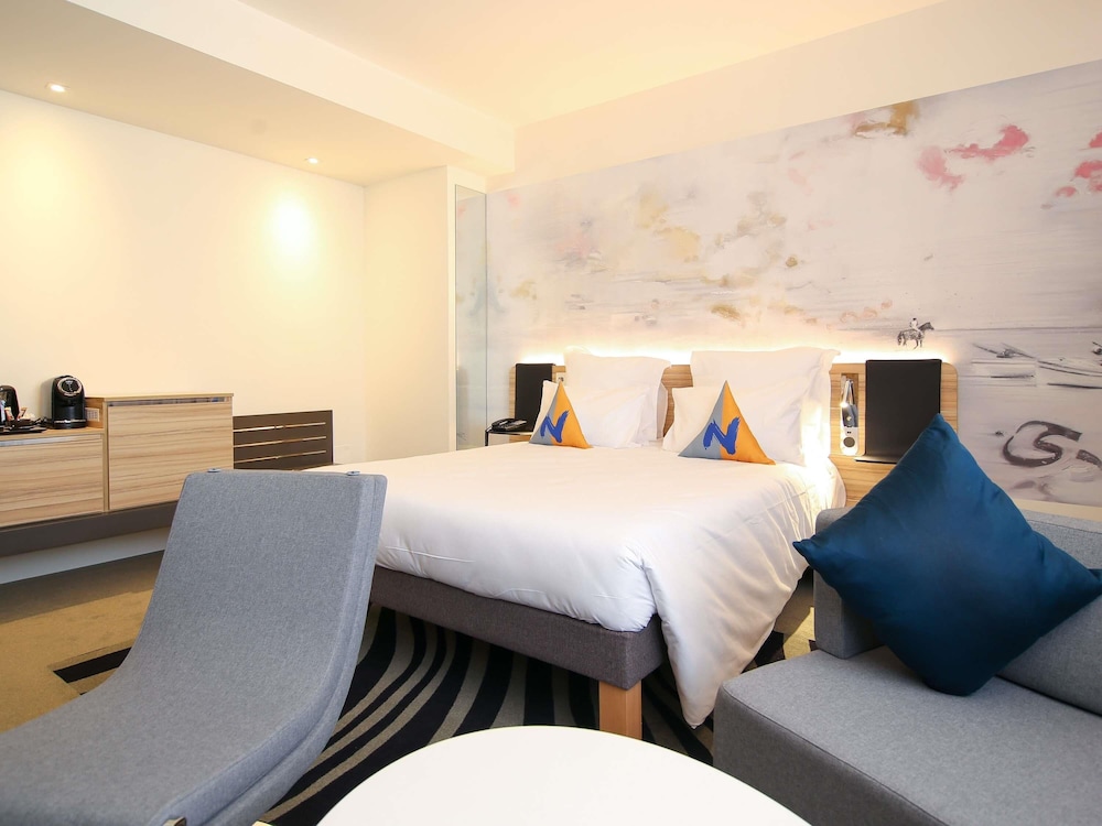 Habitacion Ejecutiva con 1 cama tamano king del hotel Novotel Tunis Lac. Foto 1