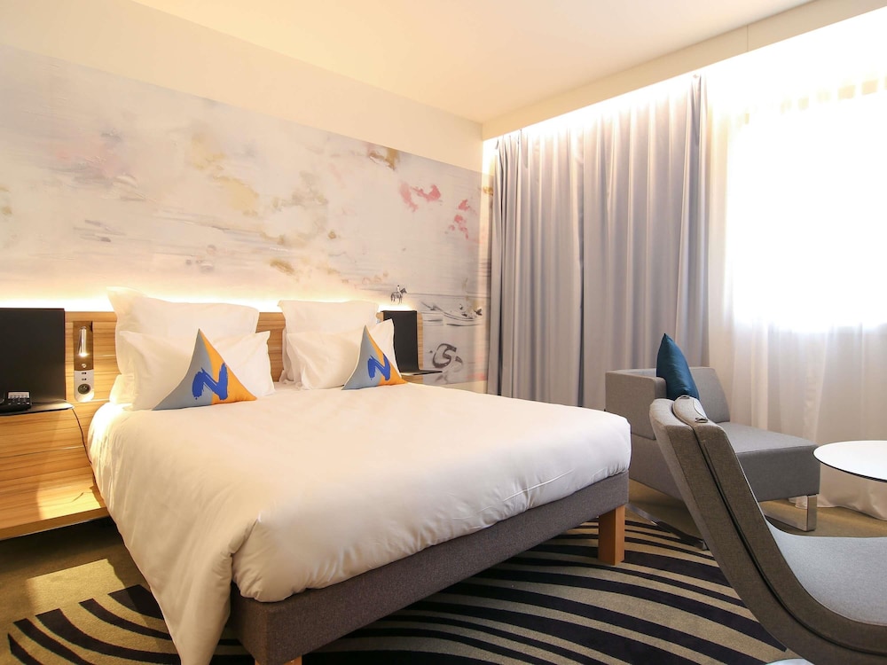 Habitacion Ejecutiva con 1 cama tamano king del hotel Novotel Tunis Lac. Foto 5