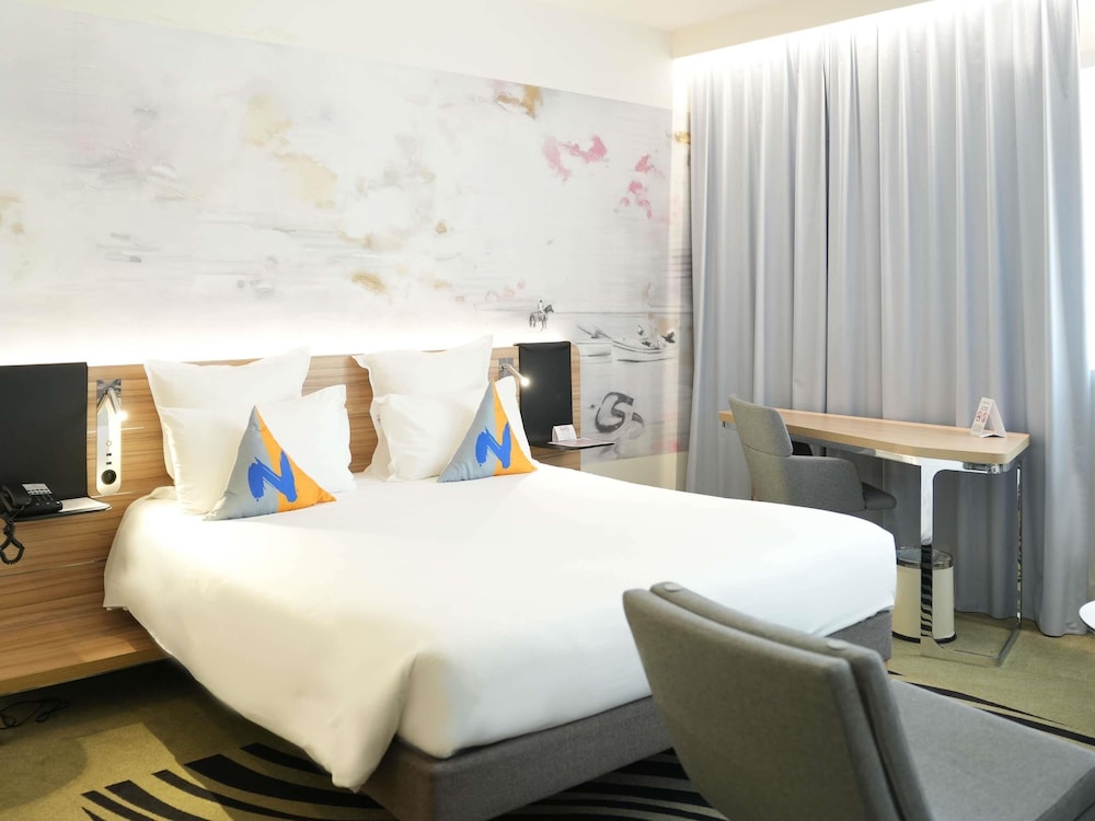 Habitacion Ejecutiva con 1 cama tamano king del hotel Novotel Tunis Lac. Foto 6