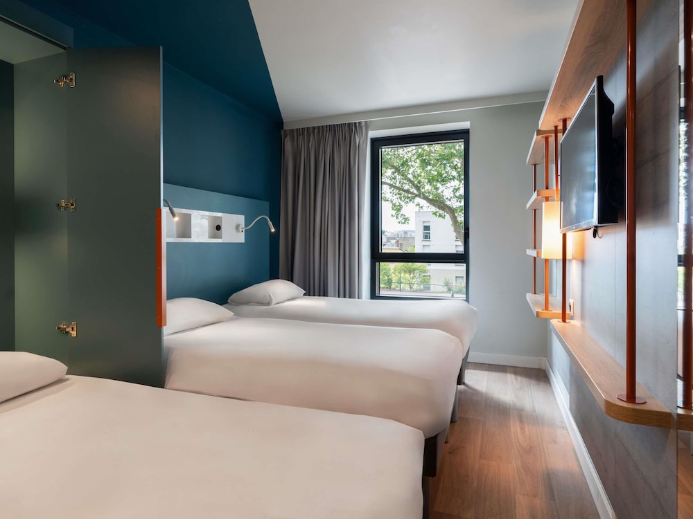 Habitación con 2 camas individuales del hotel ibis budget Rouen Centre Rive Gauche. Foto 4