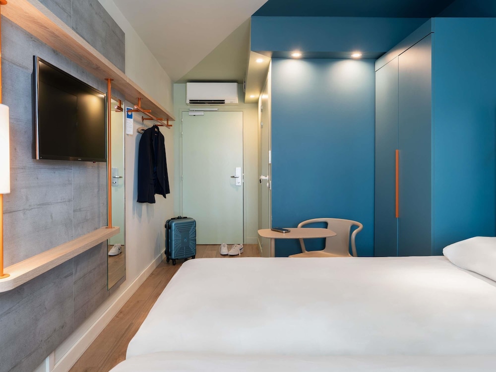 Habitación con 2 camas individuales del hotel ibis budget Rouen Centre Rive Gauche. Foto 8
