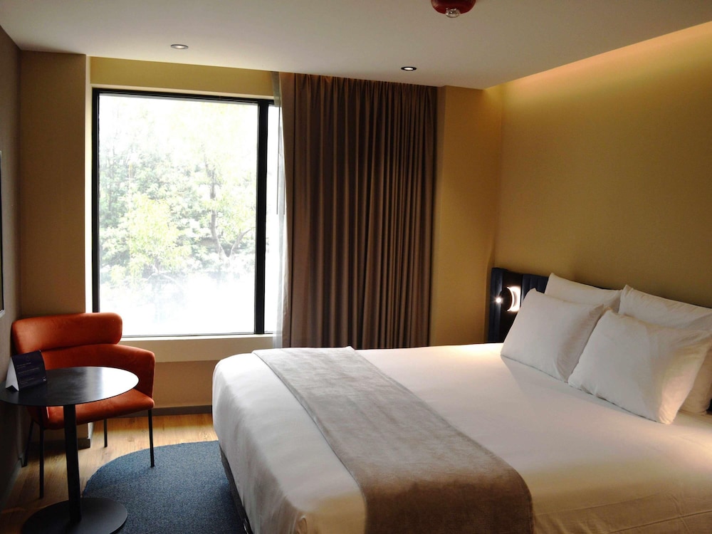 Habitación superior, 1 cama kingsize, 23 metros cuadrados, 247 pies cuadrados del hotel Novotel México City Centro Histórico. Foto 2