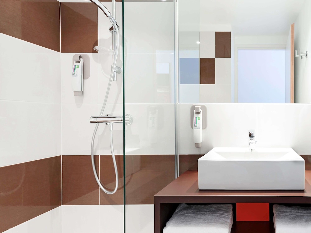 Habitacion Standard con 1 cama doble del hotel ibis Styles Montpellier Centre Comedie. Foto 5