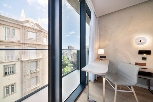 Habitación Innside con balcón del hotel INNSiDE Tenerife Santa Cruz. Foto 1