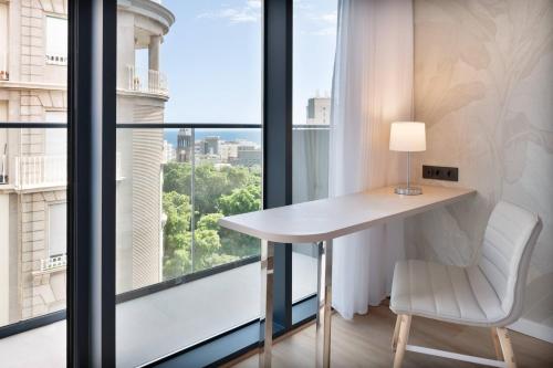 Habitación Innside con balcón del hotel INNSiDE Tenerife Santa Cruz. Foto 4