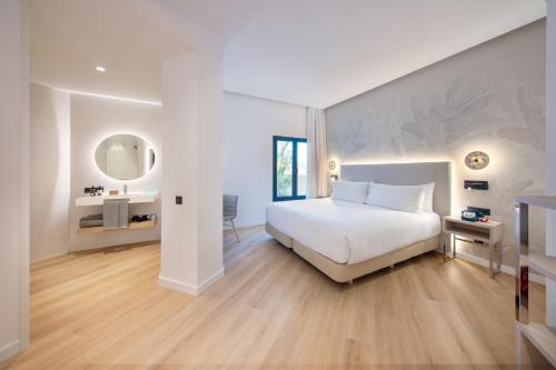 Habitación doble Vista Patio del hotel INNSiDE Tenerife Santa Cruz. Foto 2