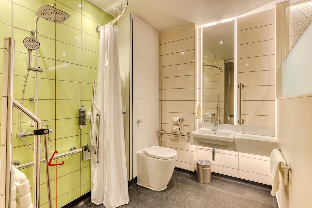 Habitación estándar doble, ducha adaptada del hotel Hub by Premier Inn London Marylebone. Foto 2