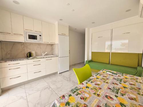 Apartment with Terrace and Lateral Sea View del hotel Las Vistas TRG Tenerife Royal Gardens. Foto 17