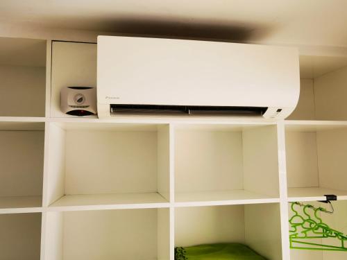 Apartamento Vista Mar Balcón o Terraza 1 habitación 2 Camas individuales 2 sofás camas del hotel Las Vistas TRG Tenerife Royal Gardens. Foto 17