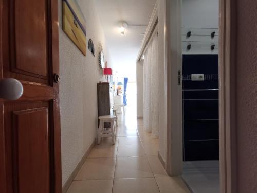 Apartamento Vista Parcial Mar Balcón o Terraza 1 Cama king 1 habitación Sofá Cama incluido del hotel Las Vistas TRG Tenerife Royal Gardens. Foto 3