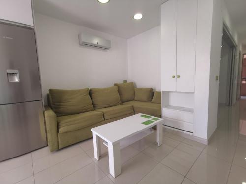 Apartamento Vista Parcial Mar Balcón o Terraza 1 habitación Sofá Cama incluido 2 Camas individuales del hotel Las Vistas TRG Tenerife Royal Gardens. Foto 7