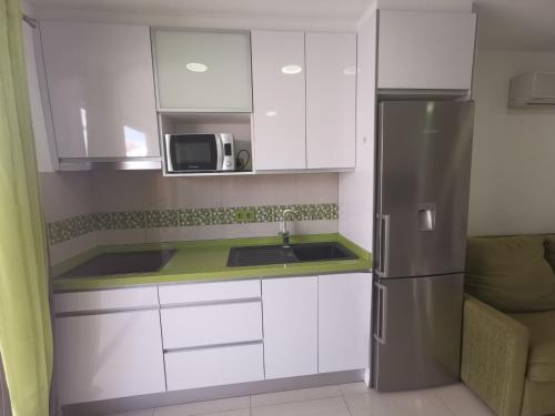 Apartamento Vista Parcial Mar Balcón o Terraza 1 habitación Sofá Cama incluido 2 Camas individuales del hotel Las Vistas TRG Tenerife Royal Gardens. Foto 27