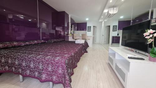 Estudio con terraza y vistas laterales al mar del hotel Las Vistas TRG Tenerife Royal Gardens. Foto 16