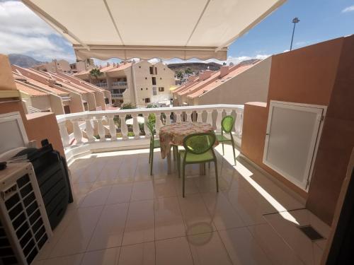 Holiday Home with Terrace and Lateral Sea View del hotel Las Vistas TRG Tenerife Royal Gardens. Foto 2