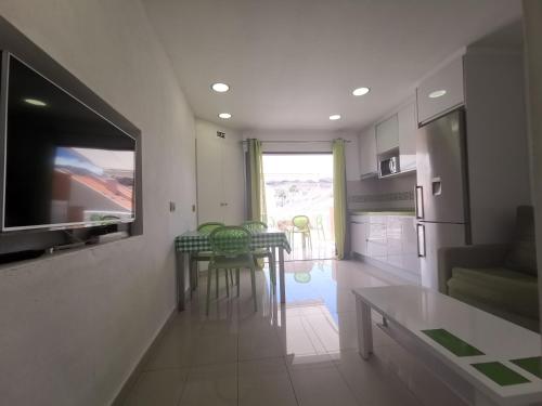 Holiday Home with Terrace and Lateral Sea View del hotel Las Vistas TRG Tenerife Royal Gardens. Foto 21