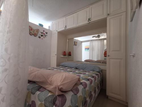 Apartamento Vista Parcial Mar Balcón o Terraza 1 Cama king 1 habitación Sofá Cama incluido del hotel Las Vistas TRG Tenerife Royal Gardens. Foto 17