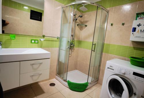 Holiday Home with Terrace and Lateral Sea View del hotel Las Vistas TRG Tenerife Royal Gardens. Foto 14