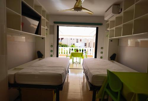 Holiday Home with Terrace and Lateral Sea View del hotel Las Vistas TRG Tenerife Royal Gardens. Foto 21