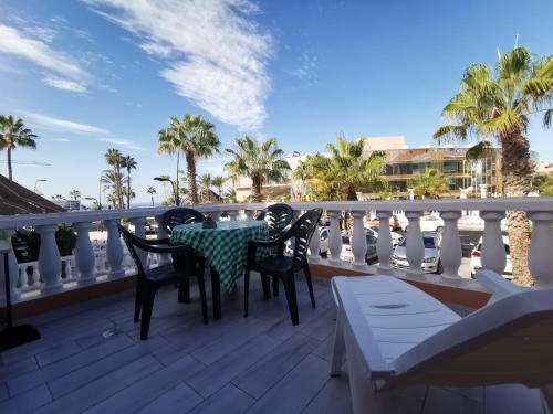 Holiday Home with Terrace and Lateral Sea View del hotel Las Vistas TRG Tenerife Royal Gardens. Foto 1