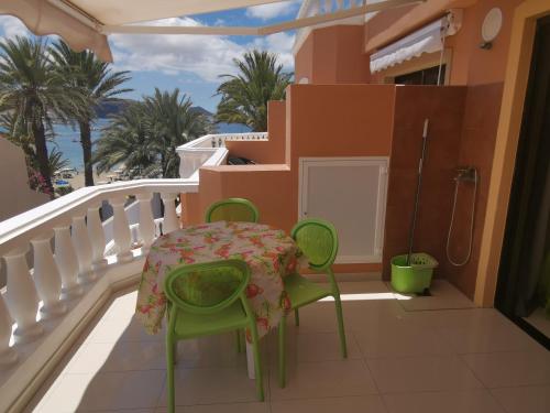 Apartamento Vista Parcial Mar Balcón o Terraza 1 habitación Sofá Cama incluido 2 Camas individuales del hotel Las Vistas TRG Tenerife Royal Gardens. Foto 16