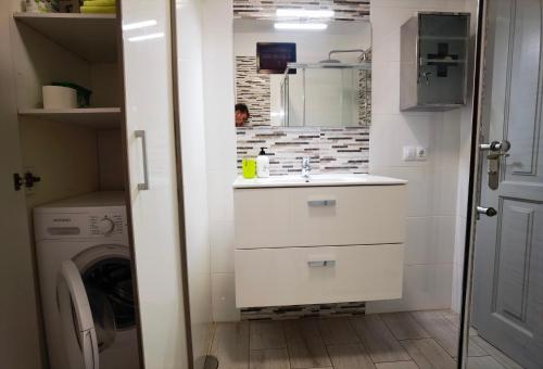 Holiday Home with Terrace and Lateral Sea View del hotel Las Vistas TRG Tenerife Royal Gardens. Foto 14