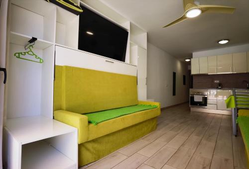 Holiday Home with Terrace and Lateral Sea View del hotel Las Vistas TRG Tenerife Royal Gardens. Foto 25