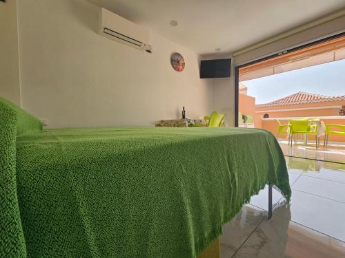 Holiday Home with Terrace and Lateral Sea View del hotel Las Vistas TRG Tenerife Royal Gardens. Foto 14