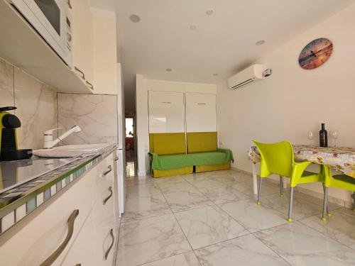 Holiday Home with Terrace and Lateral Sea View del hotel Las Vistas TRG Tenerife Royal Gardens. Foto 27