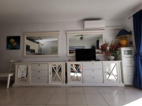 Holiday Home with Terrace and Lateral Sea View del hotel Las Vistas TRG Tenerife Royal Gardens. Foto 8