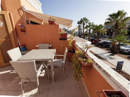 Holiday Home with Terrace and Lateral Sea View del hotel Las Vistas TRG Tenerife Royal Gardens. Foto 23