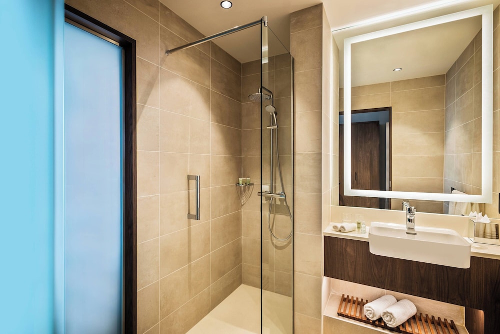 Habitación superior, 2 camas individuales, vistas a la ciudad del hotel Courtyard by Marriott Baku. Foto 11