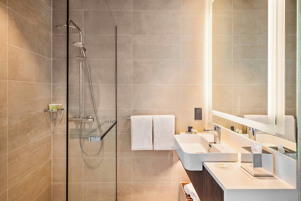 Suite junior, 1 cama de matrimonio grande del hotel Courtyard by Marriott Baku. Foto 13