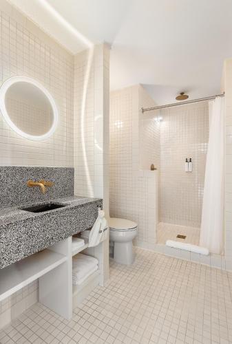 Habitación con cama extragrande Sky del hotel Untitled at 3 Freeman Alley. Foto 3