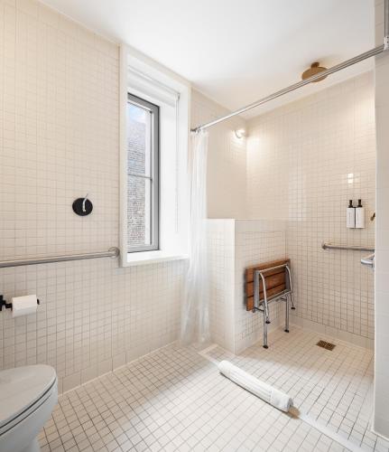 Habitación Freeman amplia adaptada para personas con discapacidad - 1 cama extragrande del hotel Untitled at 3 Freeman Alley