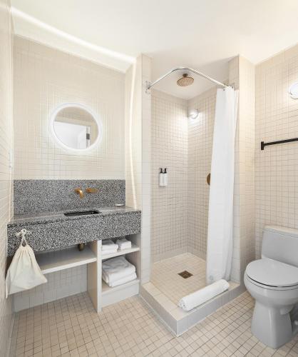 Alojamiento Sky con cama grande del hotel Untitled at 3 Freeman Alley. Foto 2