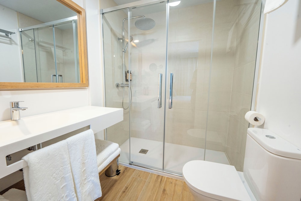 Apartamento Confort, 2 habitaciones, cocina, vistas al mar del hotel Punta Candor Suites. Foto 10