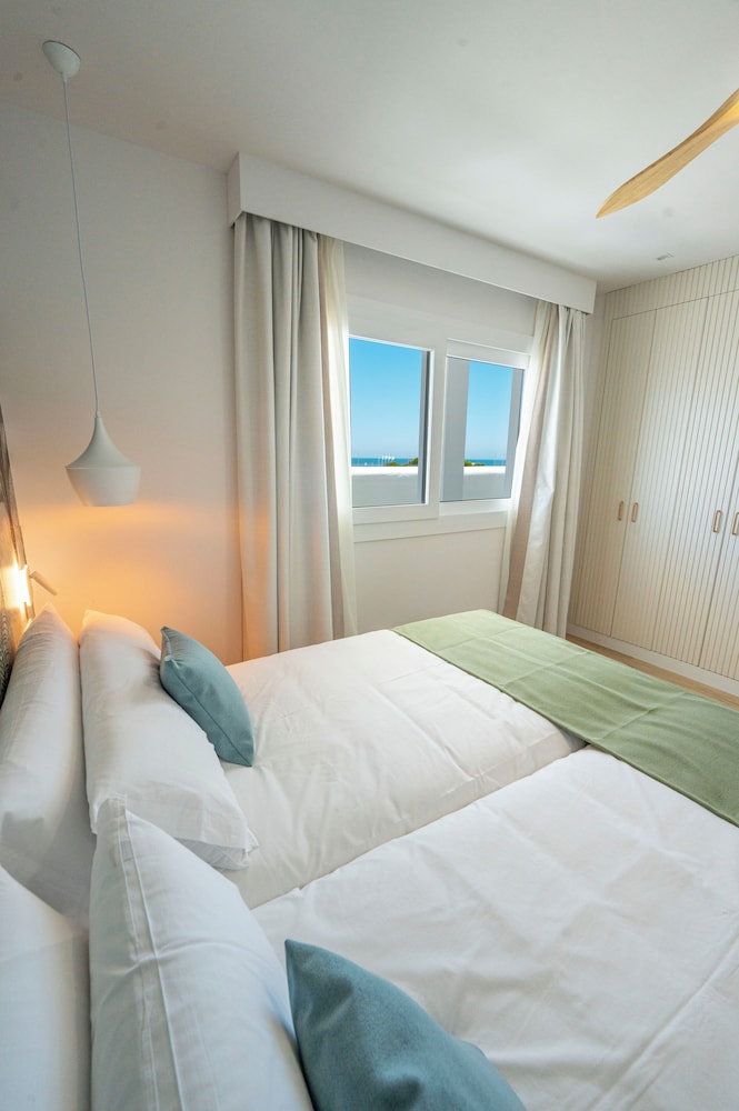 Apartamento Confort, 3 habitaciones, cocina, vistas al mar del hotel Punta Candor Suites. Foto 2