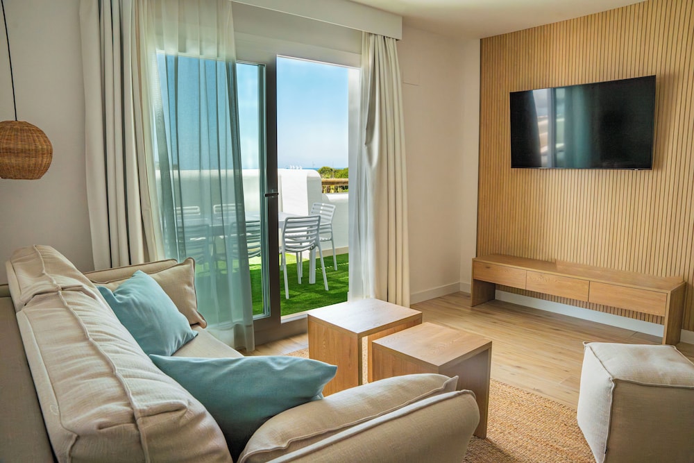Apartamento Confort, 3 habitaciones, cocina, vistas al mar del hotel Punta Candor Suites. Foto 6