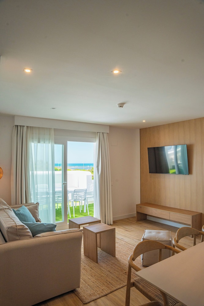Apartamento Confort, 3 habitaciones, cocina, vistas al mar del hotel Punta Candor Suites. Foto 8